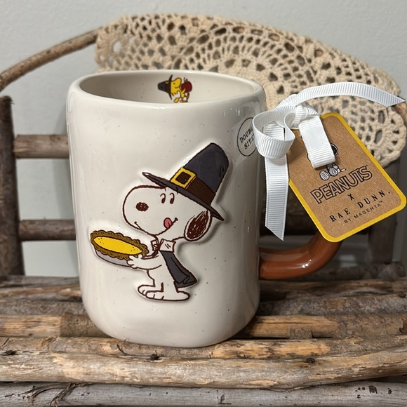 Rae Dunn NEW FOR 2025 Peanuts Snoopy SHARE GRATITUDE PUMPKIN PIE PILGRIM MUG - Picture 1 of 9